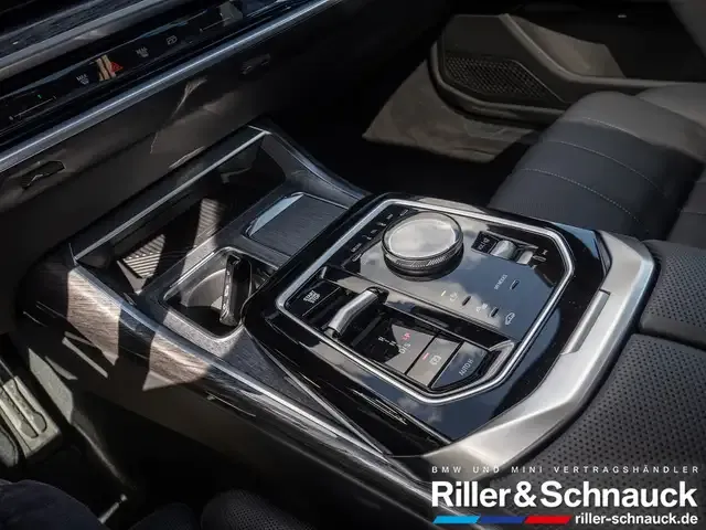 BMW 750