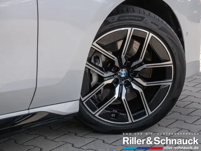 BMW 750