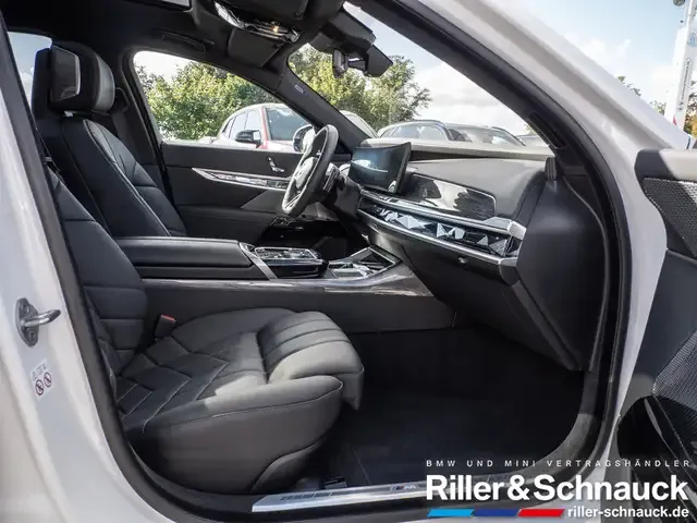 BMW 750