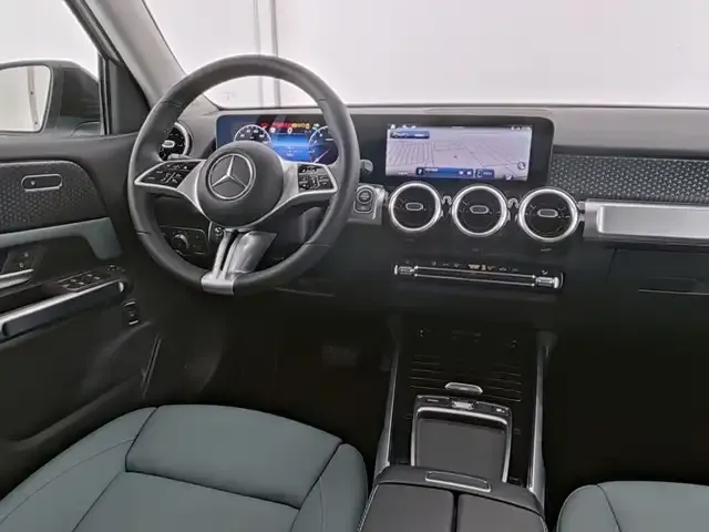 Mercedes-Benz GLB 220