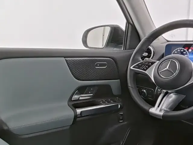 Mercedes-Benz GLB 220