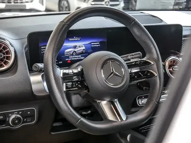 Mercedes-Benz EQB 300