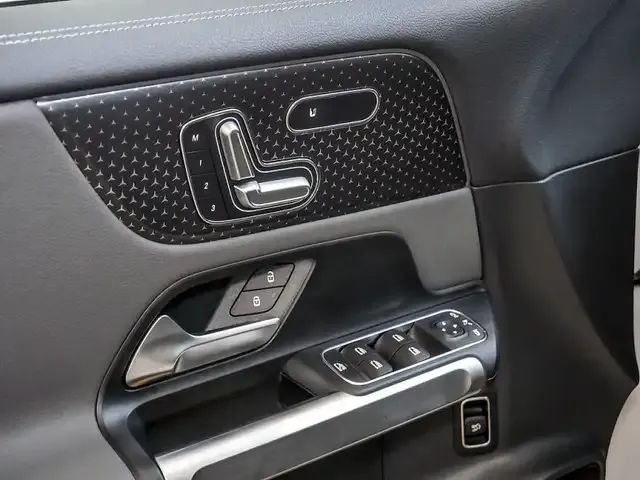 Mercedes-Benz EQB 300
