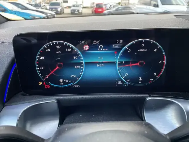 Mercedes-Benz GLB 220