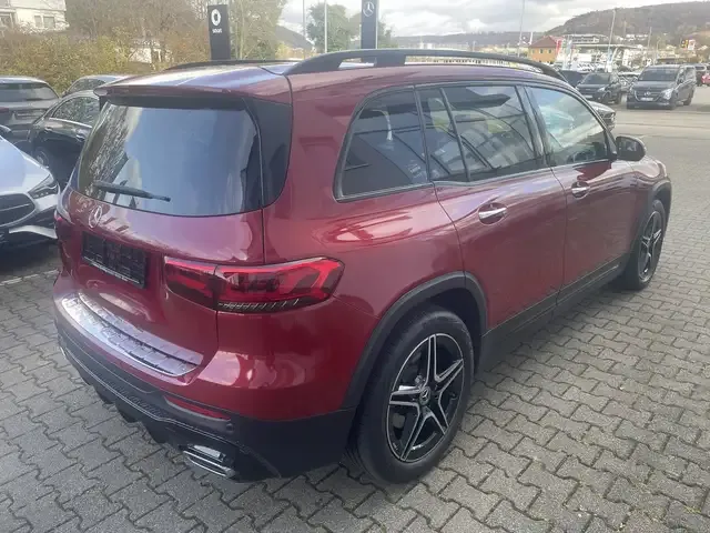 Mercedes-Benz GLB 220