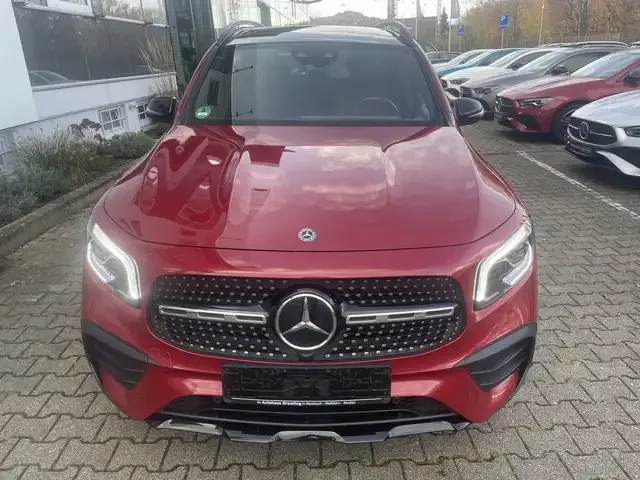 Mercedes-Benz GLB 220