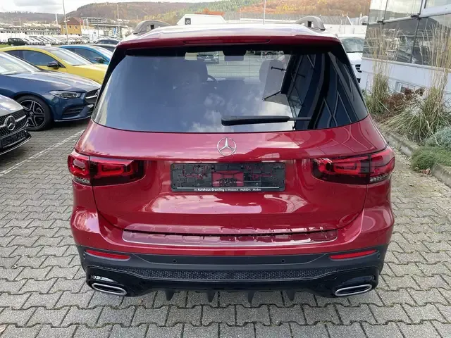 Mercedes-Benz GLB 220