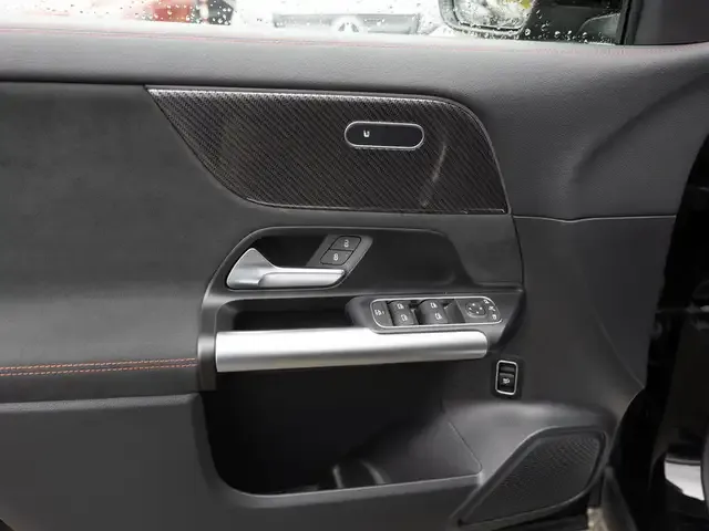 Mercedes-Benz GLA 220