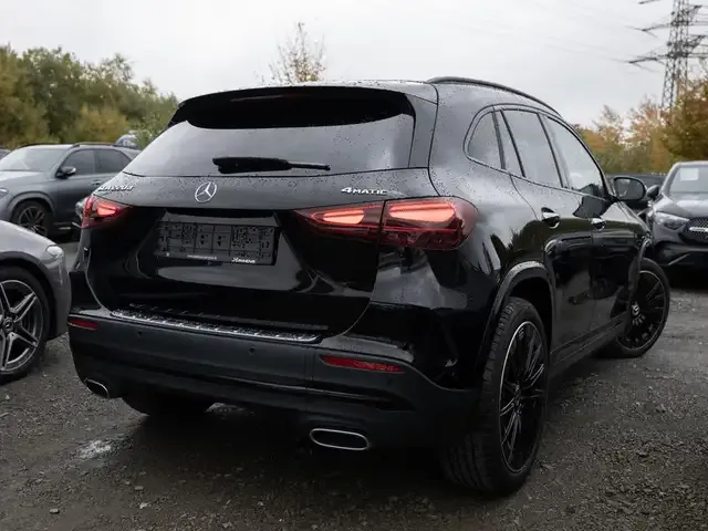 Mercedes-Benz GLA 220