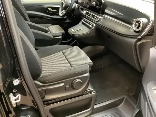 Mercedes-Benz V 220