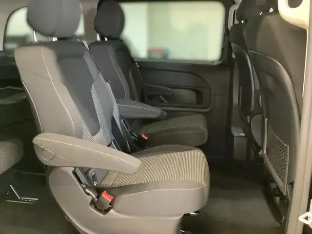 Mercedes-Benz V 220