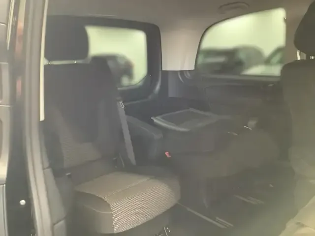 Mercedes-Benz V 220