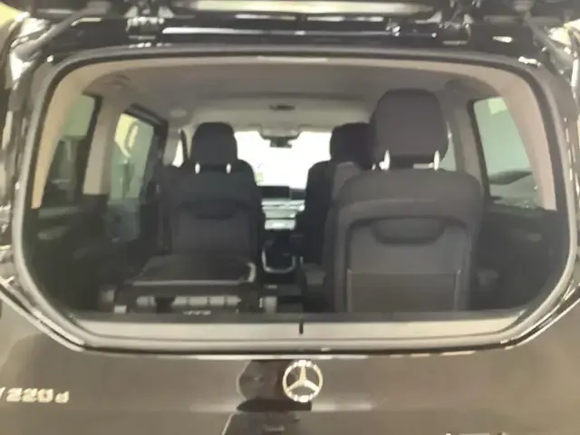 Mercedes-Benz V 220