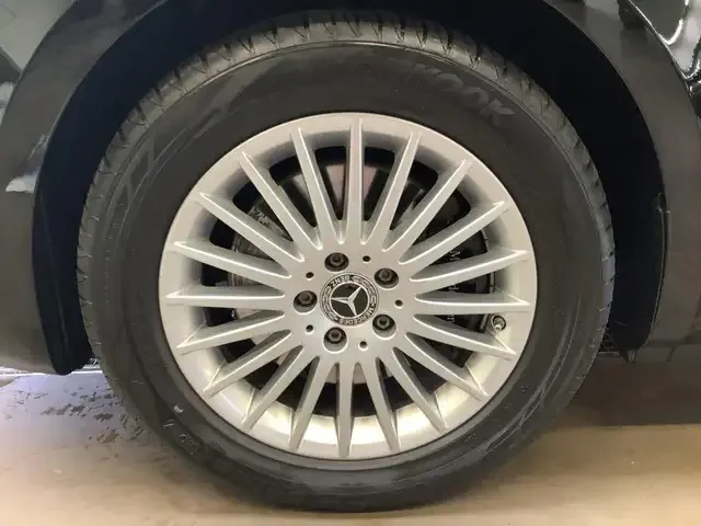Mercedes-Benz V 220