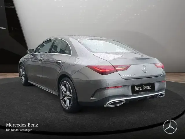 Mercedes-Benz CLA 200