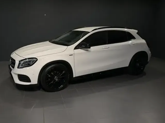 Mercedes-Benz GLA 200