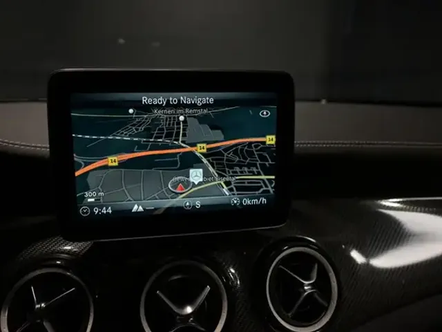 Mercedes-Benz GLA 200
