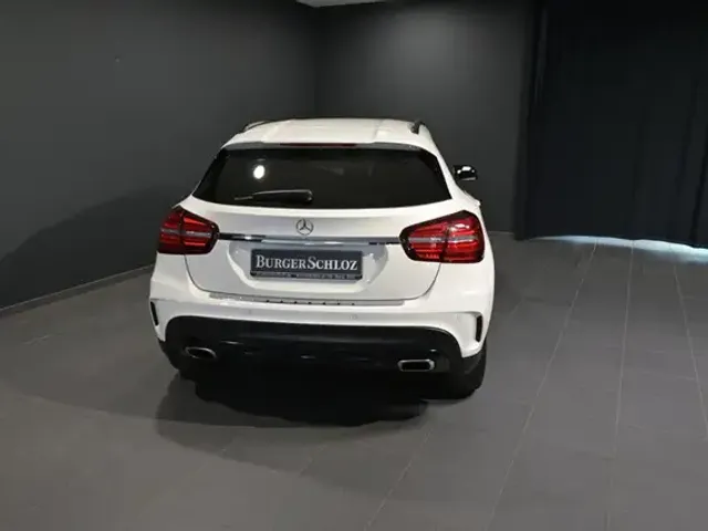 Mercedes-Benz GLA 200