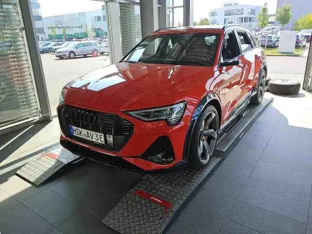 Audi e-tron