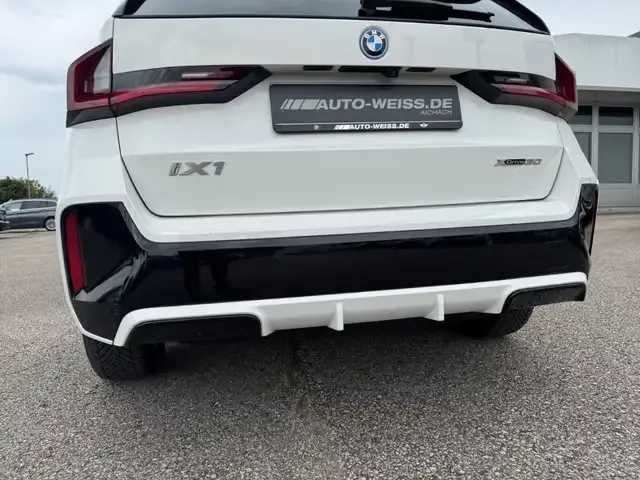 BMW iX1