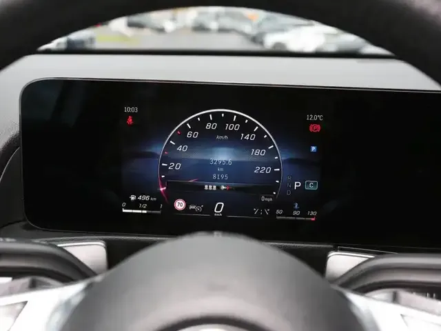 Mercedes-Benz GLB 220