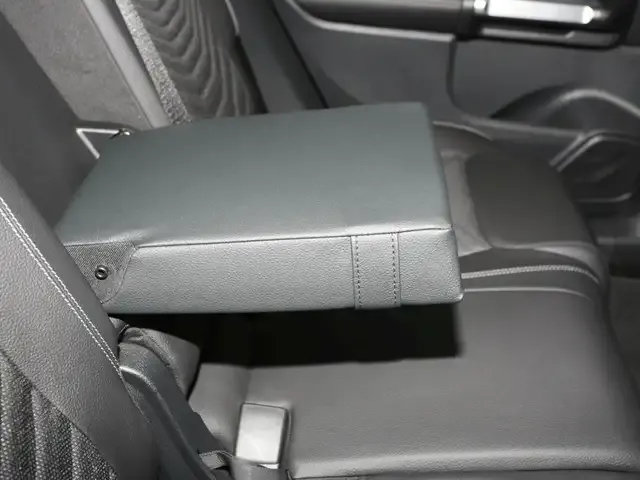 Mercedes-Benz GLB 220