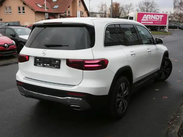 Mercedes-Benz GLB 220