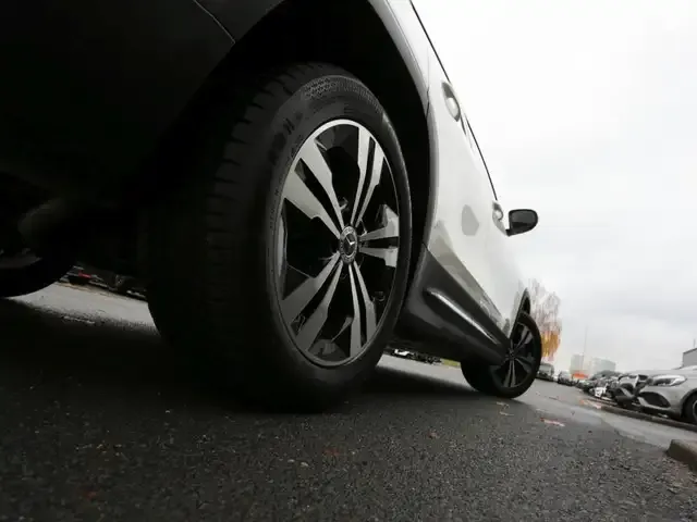 Mercedes-Benz GLB 220