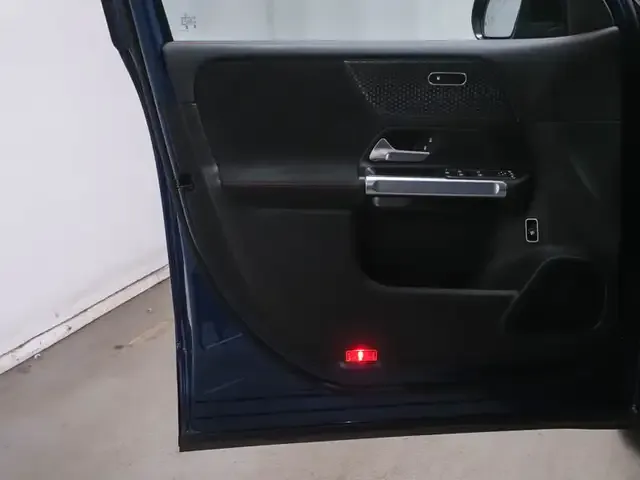 Mercedes-Benz EQB 300