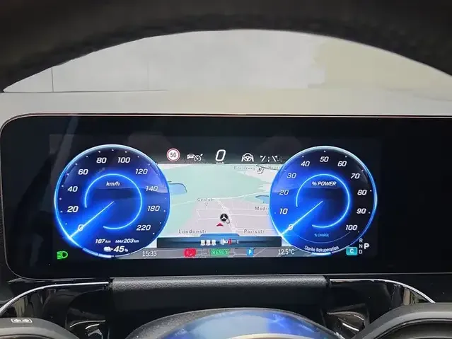 Mercedes-Benz EQA 300