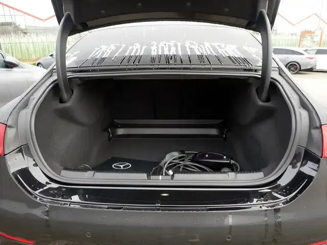 Mercedes-Benz EQE 43