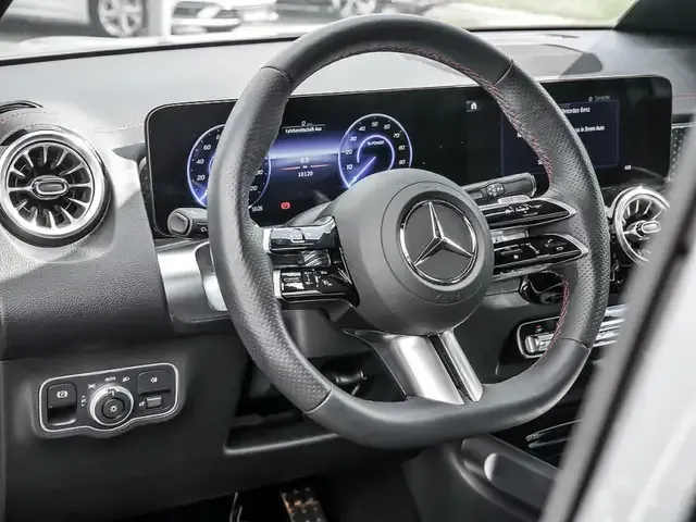 Mercedes-Benz EQB 300