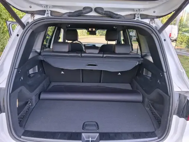Mercedes-Benz GLB 220