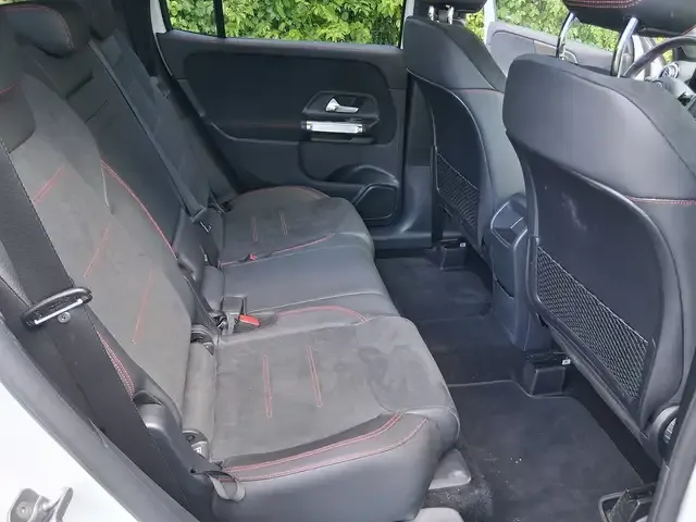 Mercedes-Benz GLB 220