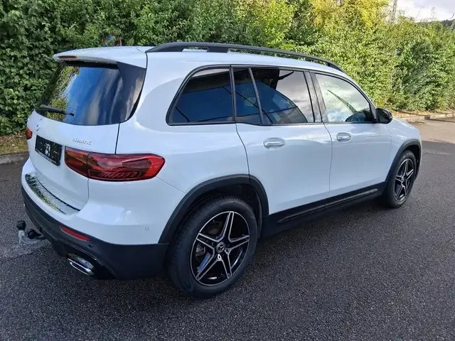 Mercedes-Benz GLB 220