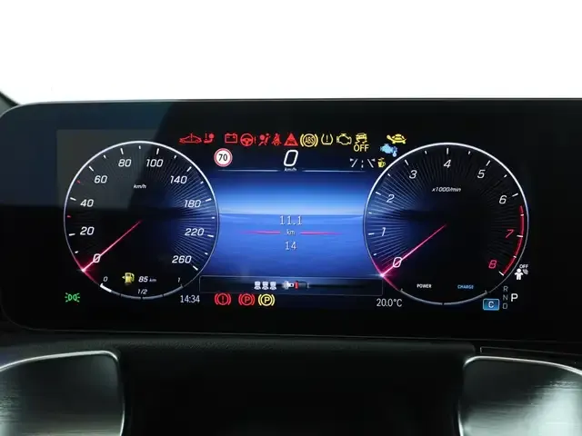 Mercedes-Benz GLB 220