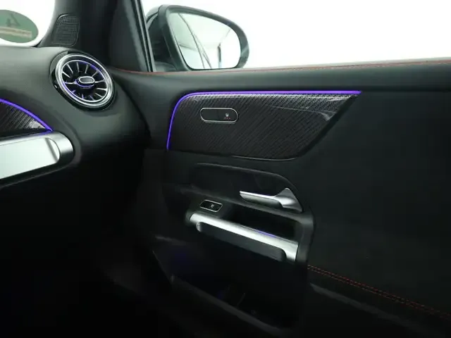 Mercedes-Benz GLB 220