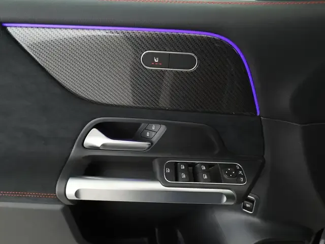 Mercedes-Benz GLB 220