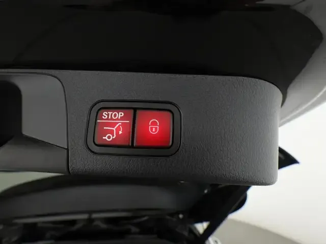 Mercedes-Benz GLB 220