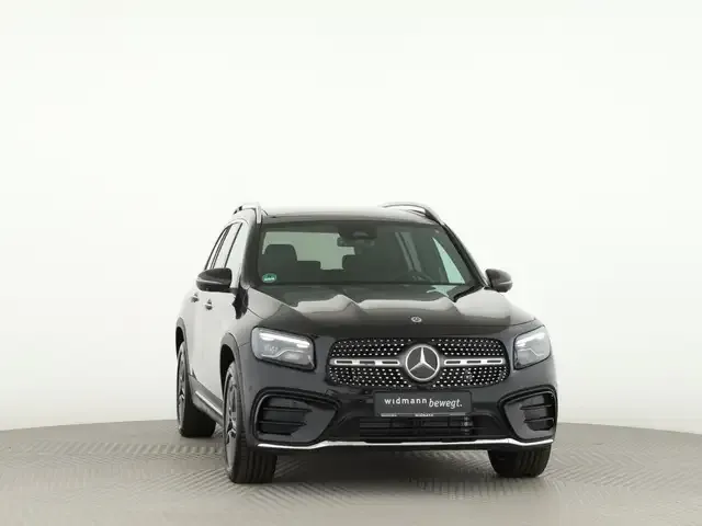 Mercedes-Benz GLB 220