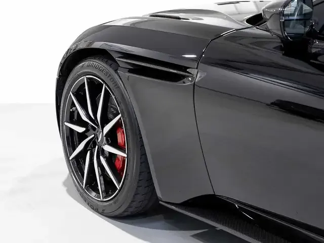 Aston Martin DB11