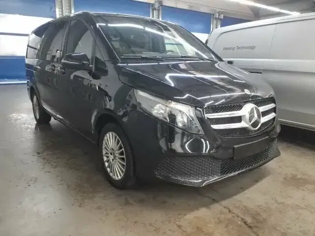Mercedes-Benz V 220