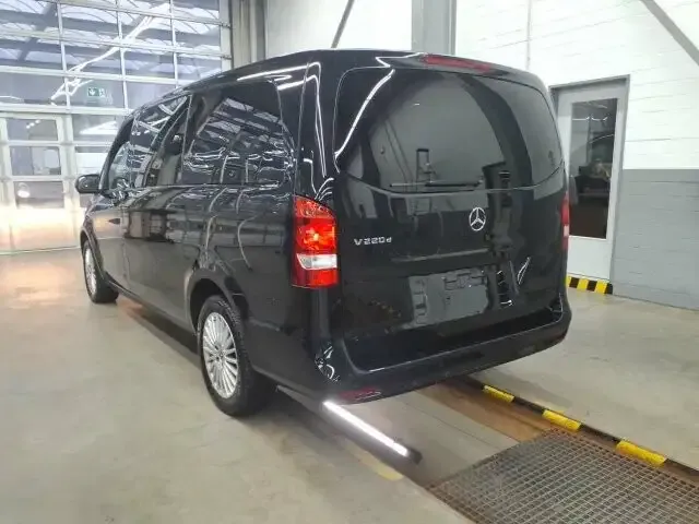 Mercedes-Benz V 220