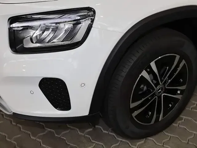 Mercedes-Benz GLB 220