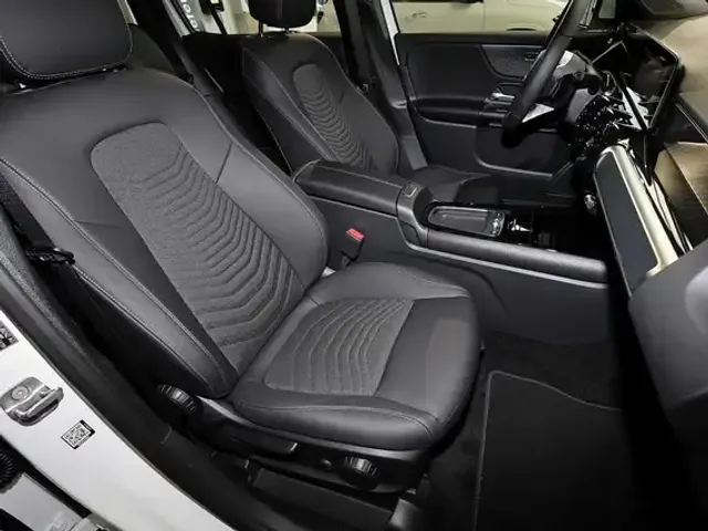 Mercedes-Benz GLB 220