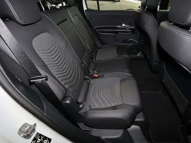 Mercedes-Benz GLB 220