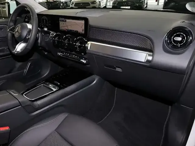 Mercedes-Benz GLB 220