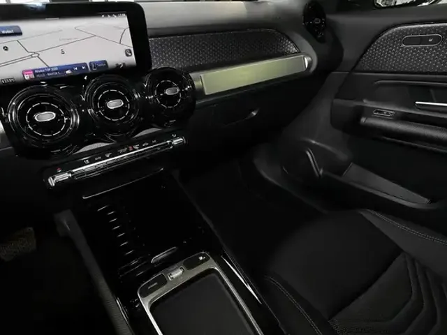 Mercedes-Benz GLB 220