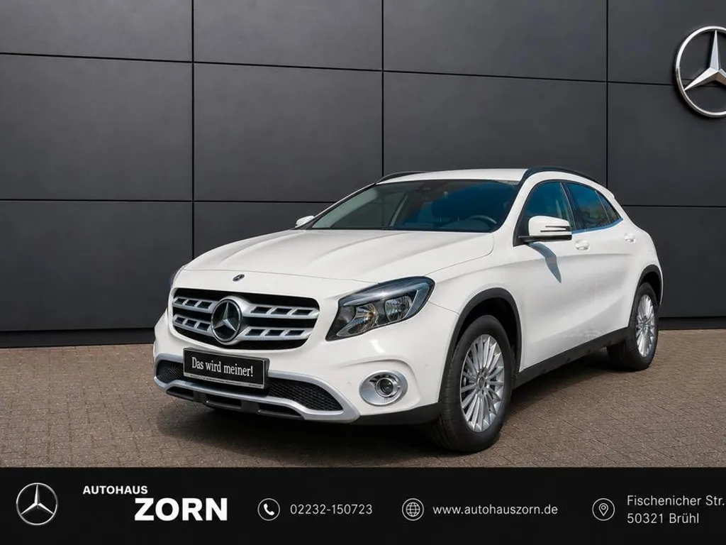 Mercedes-Benz GLA 220
