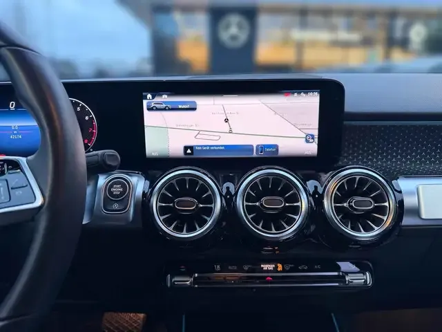 Mercedes-Benz GLB 200